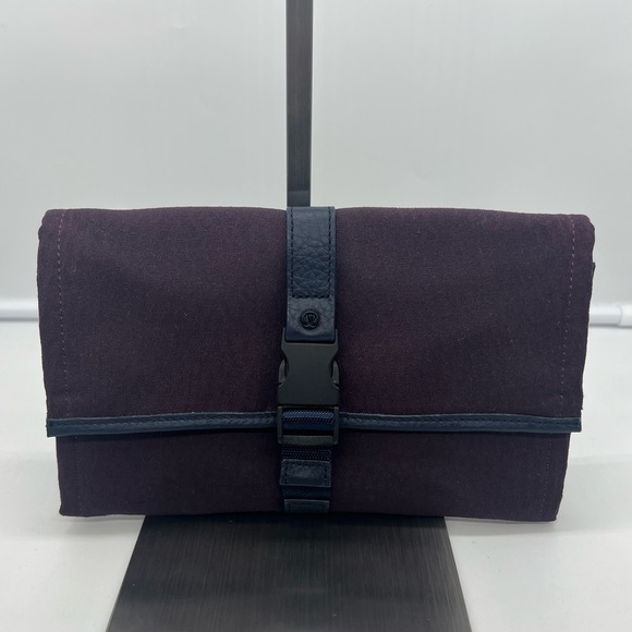 LULULEMON Test Of Time Stacked Jacquard Black Cherry Leather Trim Travel Wallet - Picture 6 of 15